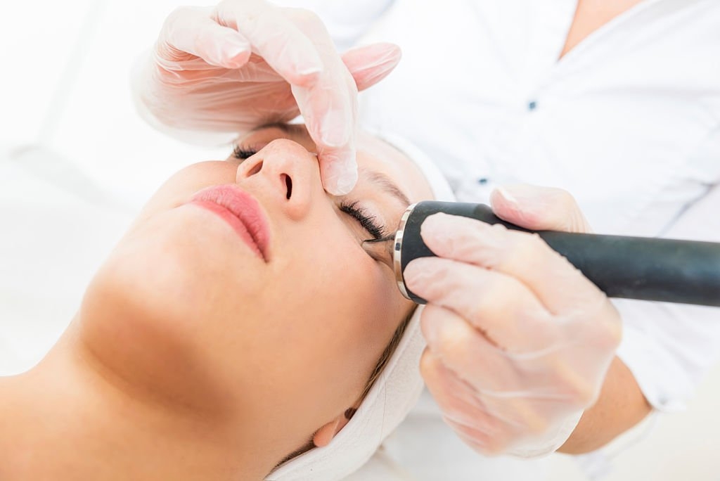 مزوتراپی صورت برای چه افرادی مناسب است؟