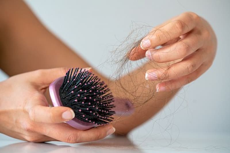 کدام دسته از خانم ها بیشتر دچار ریزش مو می شوند؟